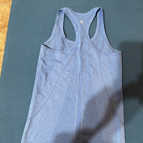 Lululemon Blue Tank size 4 - Picture 3 of 3